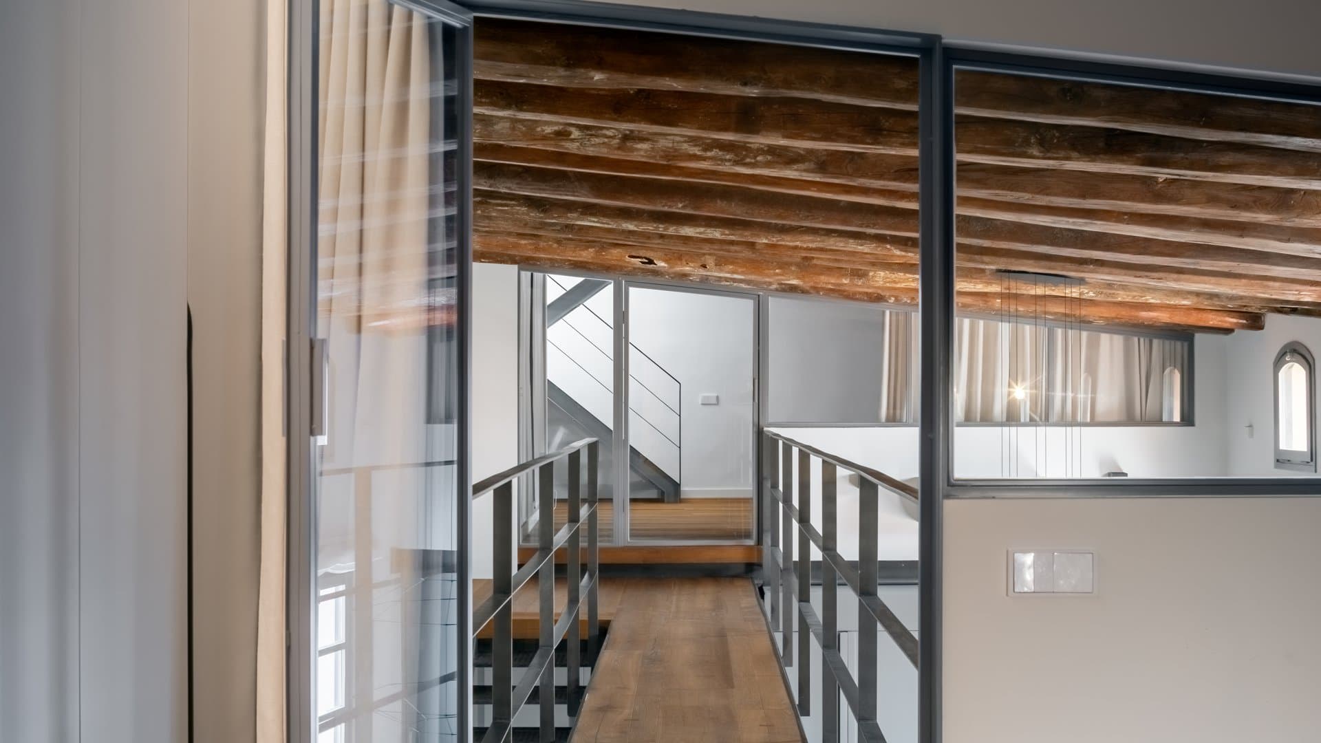 CORTINES — 6