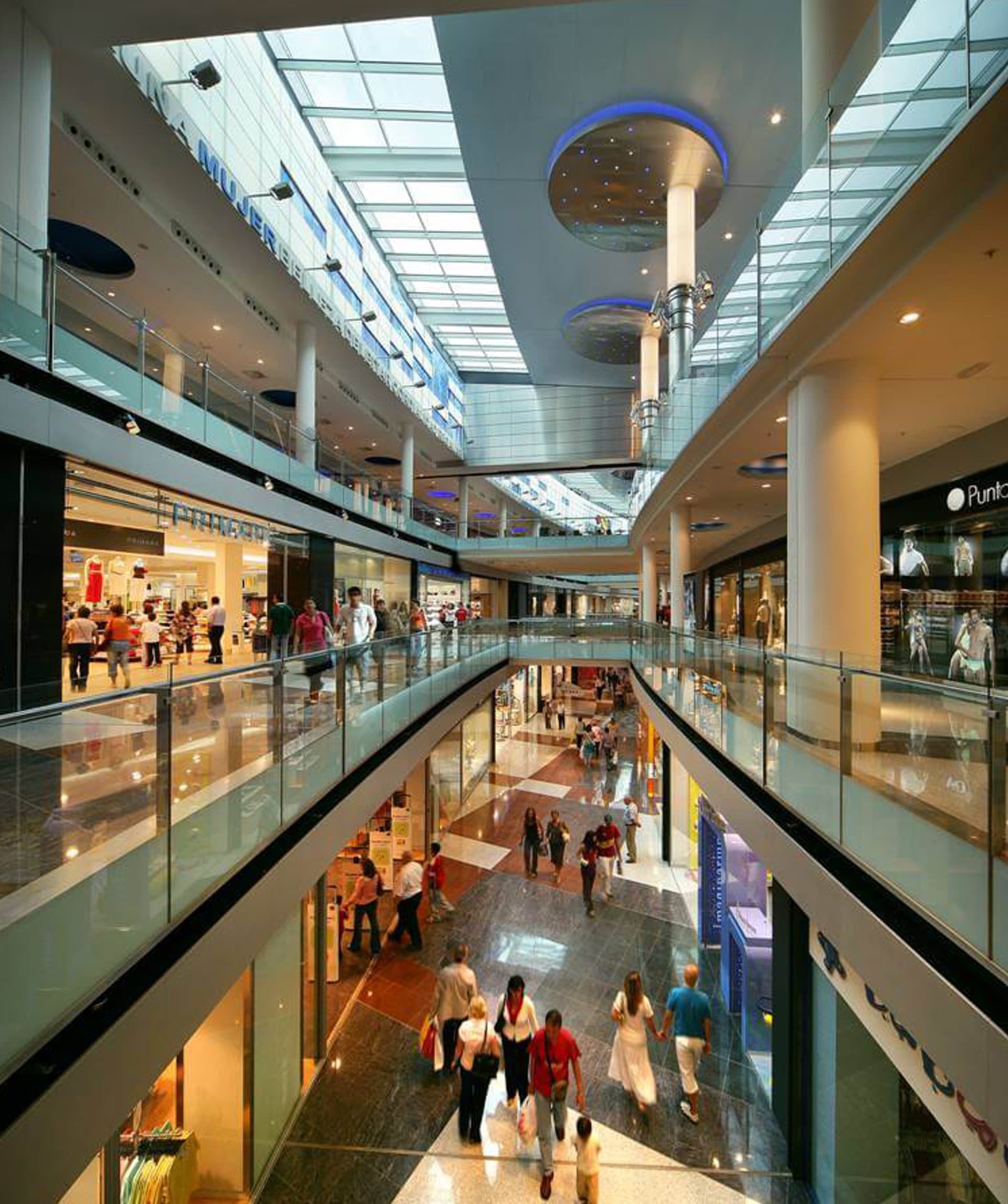 CENTRO COMERCIAL PLENILUNIO — 4