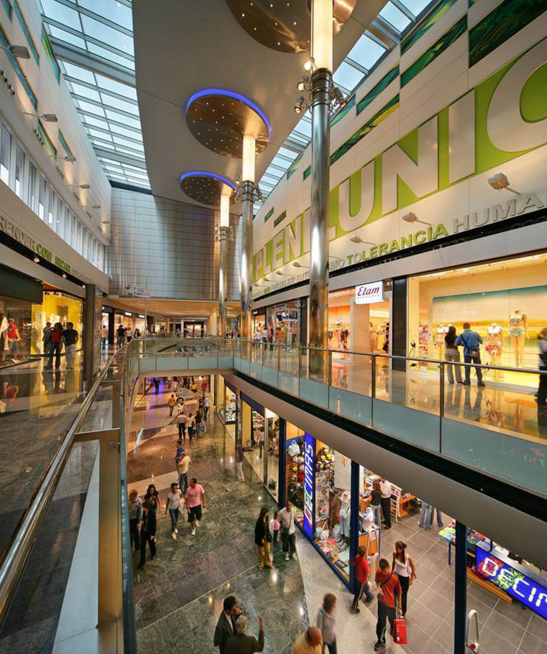 CENTRO COMERCIAL PLENILUNIO — 5