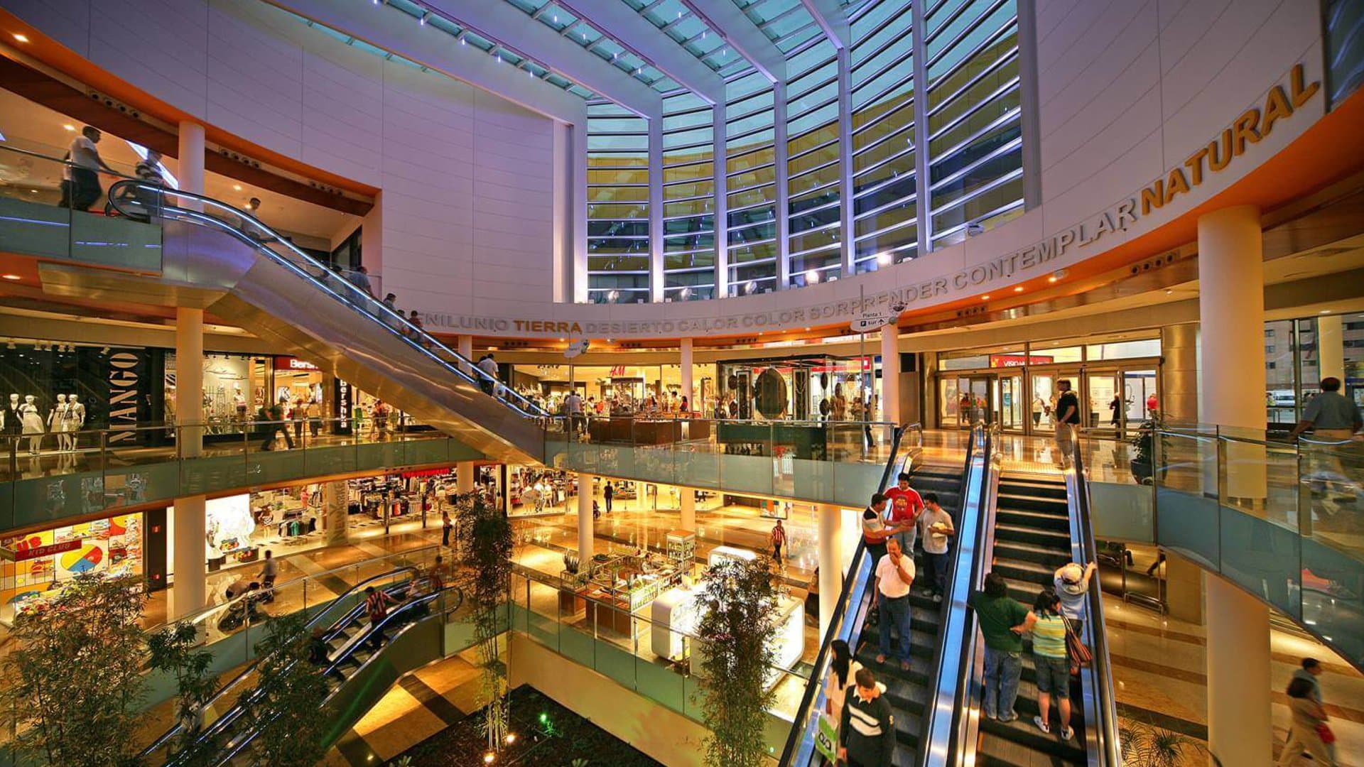 CENTRO COMERCIAL PLENILUNIO — 5